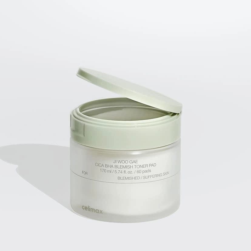 Celimax Ji Woo Gae Cica BHA Blemish Toner Pad 60pads — fotografia oficial da marca.