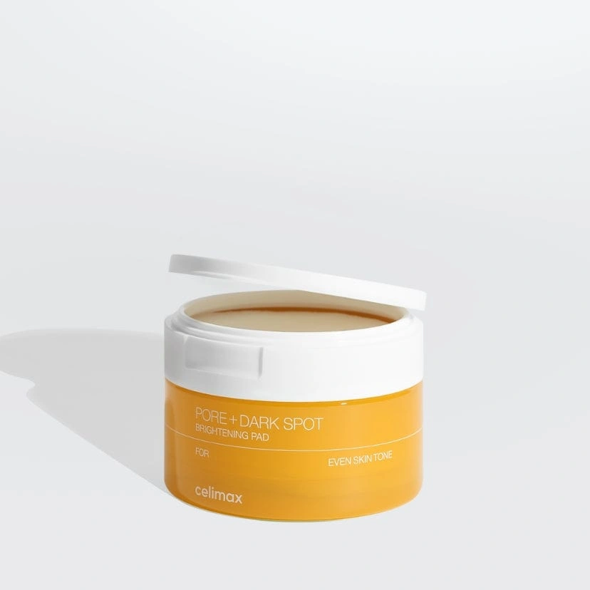 Celimax Pore+Dark Spot Brightening Pad é um tônico facial em discos (40 unidades) — fotografia oficial da marca.